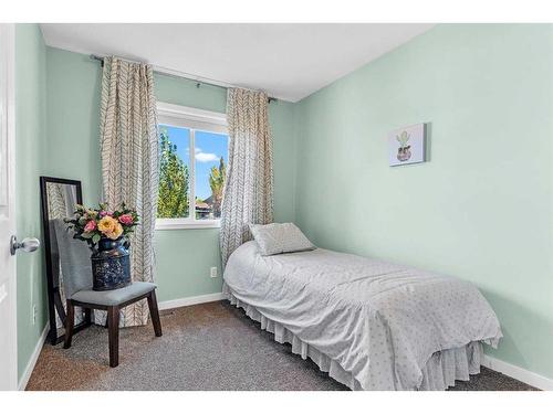 246 Cramond Circle Se, Calgary, AB - Indoor Photo Showing Bedroom