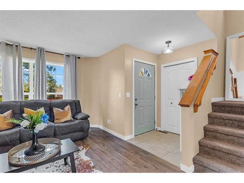 246 Cramond Circle Se, Calgary, AB - Indoor Photo Showing Living Room