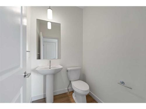 722 Bayview Hill Sw, Airdrie, AB - Indoor Photo Showing Bathroom