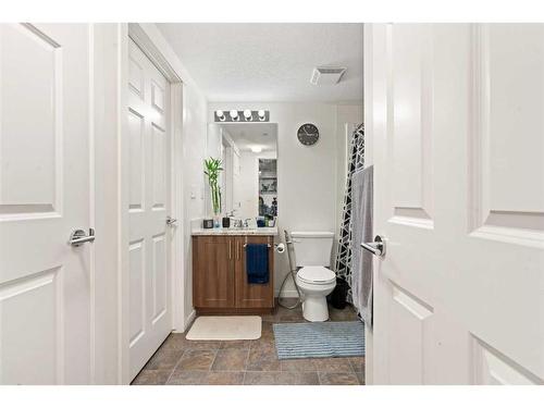 4115-99 Copperstone Park Se, Calgary, AB - Indoor Photo Showing Bathroom