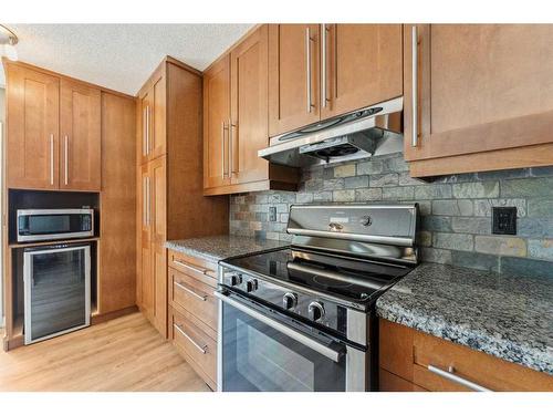 164 Schooner Close Nw, Calgary, AB - Indoor Photo Showing Kitchen