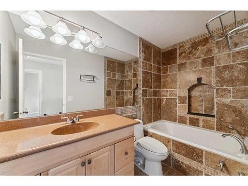 164 Schooner Close Nw, Calgary, AB - Indoor Photo Showing Bathroom