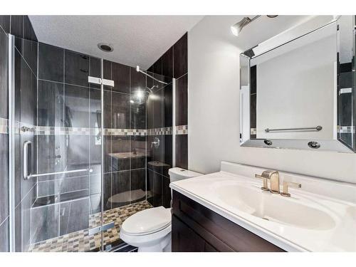 164 Schooner Close Nw, Calgary, AB - Indoor Photo Showing Bathroom