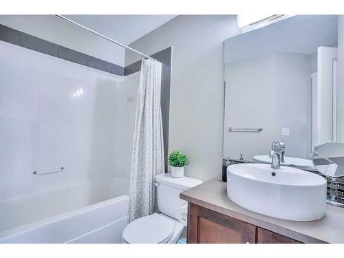 1406-125 Panatella Way Nw, Calgary, AB - Indoor Photo Showing Bathroom