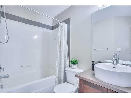 1406-125 Panatella Way Nw, Calgary, AB - Indoor Photo Showing Bathroom