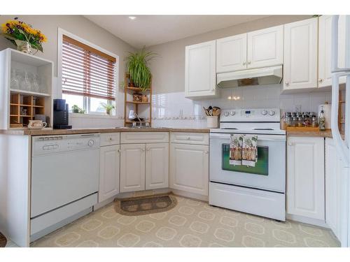 85 Taravista Way Ne, Calgary, AB - Indoor Photo Showing Kitchen