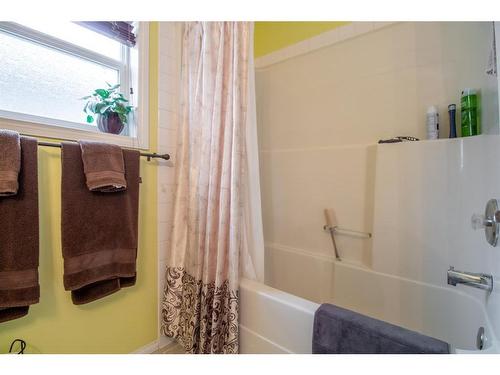 85 Taravista Way Ne, Calgary, AB - Indoor Photo Showing Bathroom