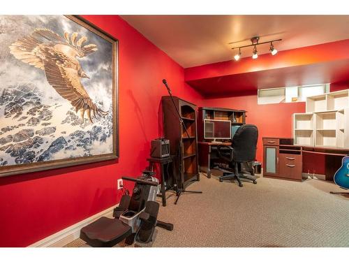 85 Taravista Way Ne, Calgary, AB - Indoor Photo Showing Office