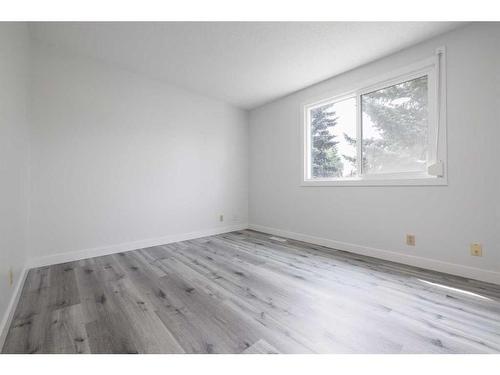 12 Erin Croft Green Se, Calgary, AB - Indoor Photo Showing Other Room