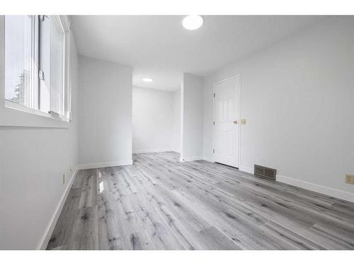 12 Erin Croft Green Se, Calgary, AB - Indoor Photo Showing Other Room