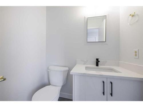 12 Erin Croft Green Se, Calgary, AB - Indoor Photo Showing Bathroom