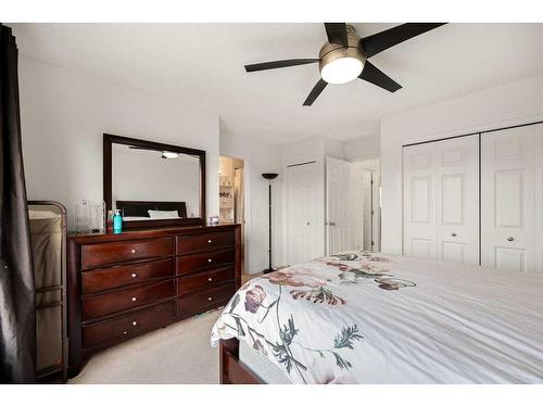 189 Everridge Way Sw, Calgary, AB - Indoor Photo Showing Bedroom