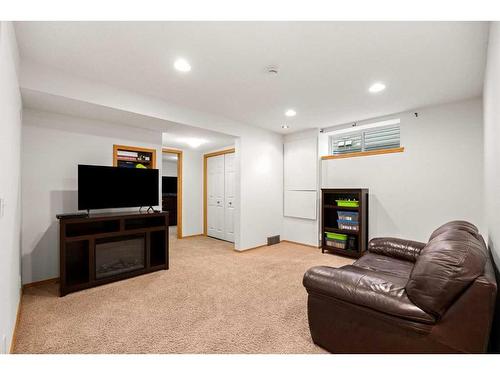 189 Everridge Way Sw, Calgary, AB - Indoor Photo Showing Basement