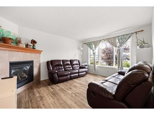 189 Everridge Way Sw, Calgary, AB - Indoor Photo Showing Living Room With Fireplace