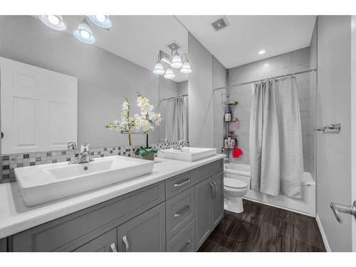 73 Cityside Way Ne, Calgary, AB - Indoor Photo Showing Bathroom