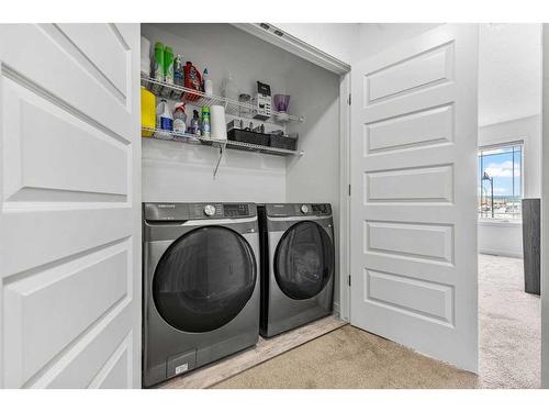 368 Yorkville Avenue Sw, Calgary, AB - Indoor Photo Showing Laundry Room