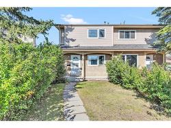 17B Ranchero Bay NW Calgary, AB T3G 1B6