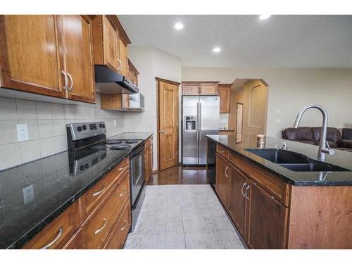 60 Pantego Heights Nw, Calgary, AB - Indoor Photo Showing Kitchen With Double Sink