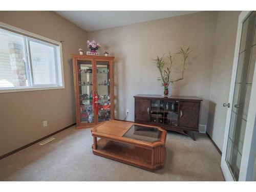 60 Pantego Heights Nw, Calgary, AB - Indoor Photo Showing Other Room