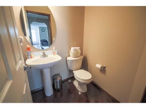 60 Pantego Heights Nw, Calgary, AB - Indoor Photo Showing Bathroom