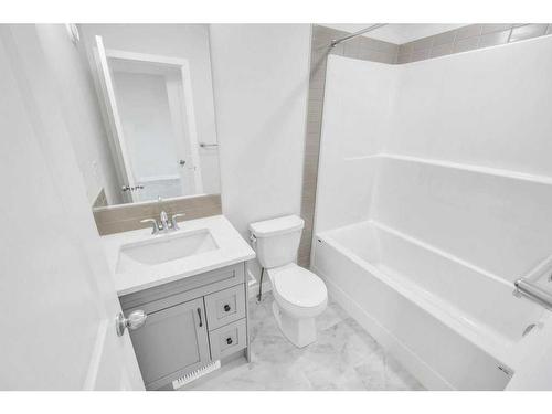 1616 Rangeview Drive Se, Calgary, AB - Indoor Photo Showing Bathroom