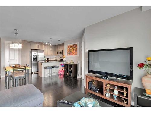 1403-11 Mahogany Row Se, Calgary, AB - Indoor Photo Showing Living Room