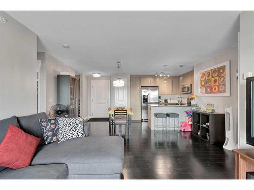 1403-11 Mahogany Row Se, Calgary, AB - Indoor Photo Showing Living Room