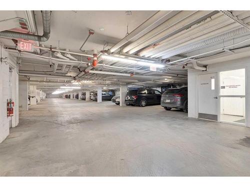 1403-11 Mahogany Row Se, Calgary, AB - Indoor Photo Showing Garage