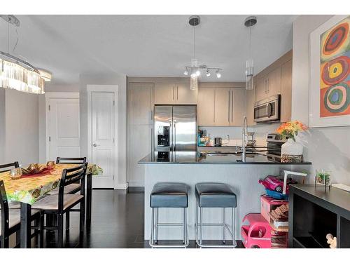 1403-11 Mahogany Row Se, Calgary, AB - Indoor Photo Showing Kitchen