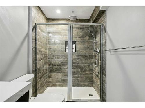 50 Redstone Common Ne, Calgary, AB - Indoor Photo Showing Bathroom