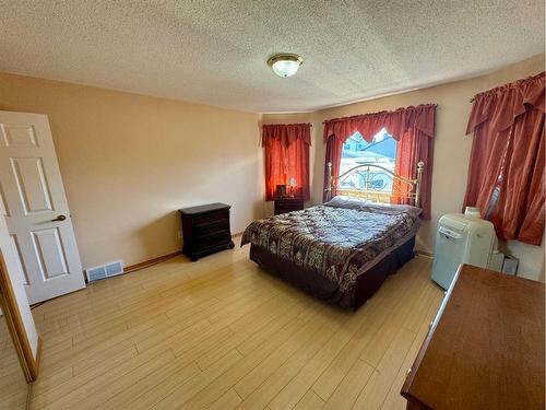 18 Cimarron Meadows Close, Okotoks, AB - Indoor Photo Showing Bedroom