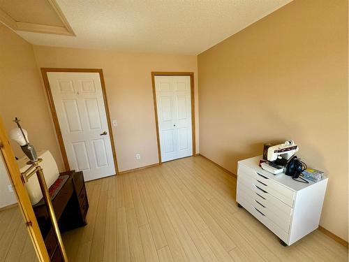 18 Cimarron Meadows Close, Okotoks, AB - Indoor Photo Showing Other Room