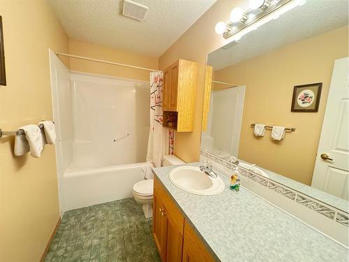 18 Cimarron Meadows Close, Okotoks, AB - Indoor Photo Showing Bathroom