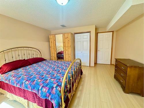 18 Cimarron Meadows Close, Okotoks, AB - Indoor Photo Showing Bedroom