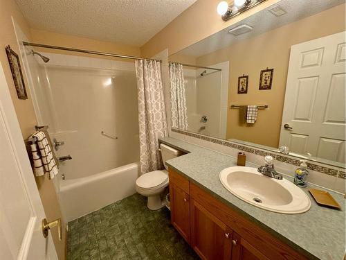 18 Cimarron Meadows Close, Okotoks, AB - Indoor Photo Showing Bathroom