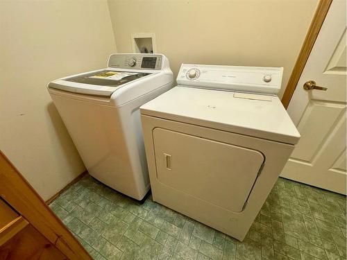 18 Cimarron Meadows Close, Okotoks, AB - Indoor Photo Showing Laundry Room