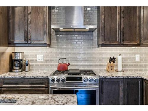 64 Yorkville Avenue Sw, Calgary, AB - Indoor Photo Showing Kitchen With Upgraded Kitchen