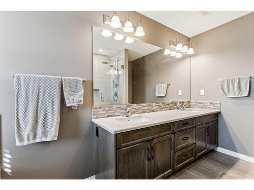 64 Yorkville Avenue Sw, Calgary, AB - Indoor Photo Showing Bathroom