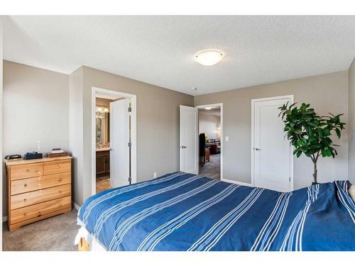 64 Yorkville Avenue Sw, Calgary, AB - Indoor Photo Showing Bedroom