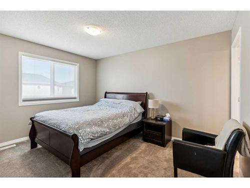 64 Yorkville Avenue Sw, Calgary, AB - Indoor Photo Showing Bedroom