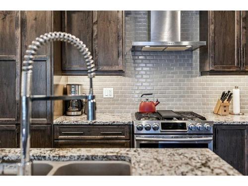 64 Yorkville Avenue Sw, Calgary, AB - Indoor Photo Showing Kitchen With Double Sink With Upgraded Kitchen