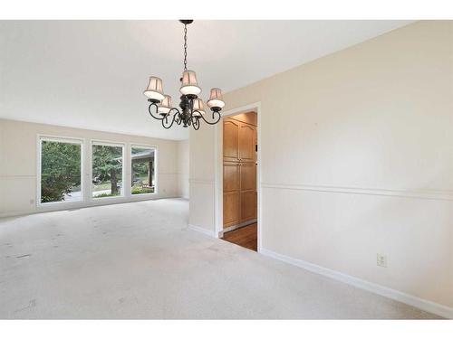 112 Silver Springs Green Nw, Calgary, AB - Indoor Photo Showing Kitchen