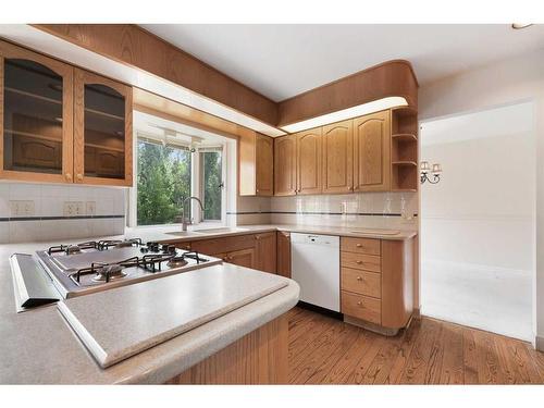 112 Silver Springs Green Nw, Calgary, AB - Indoor Photo Showing Kitchen