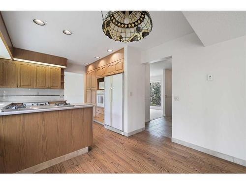 112 Silver Springs Green Nw, Calgary, AB - Indoor Photo Showing Kitchen