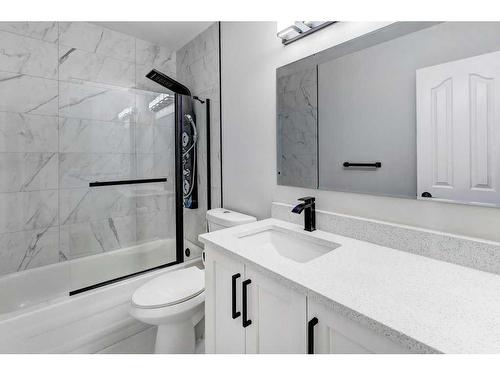 217-2211 19 Street Ne, Calgary, AB - Indoor Photo Showing Bathroom