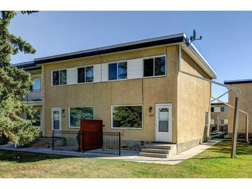 217-2211 19 Street Ne, Calgary, AB - Outdoor