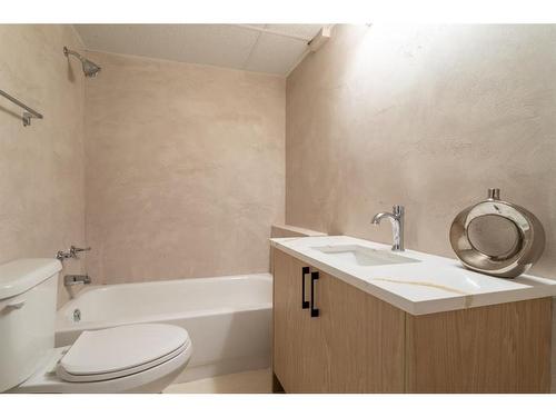 235 Avonburn Road Se, Calgary, AB - Indoor Photo Showing Bathroom