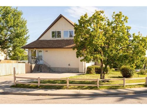 235 Avonburn Road Se, Calgary, AB - Outdoor