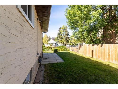 235 Avonburn Road Se, Calgary, AB - Outdoor