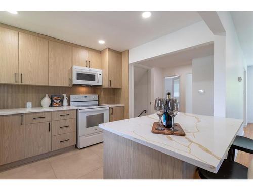 235 Avonburn Road Se, Calgary, AB - Indoor Photo Showing Kitchen